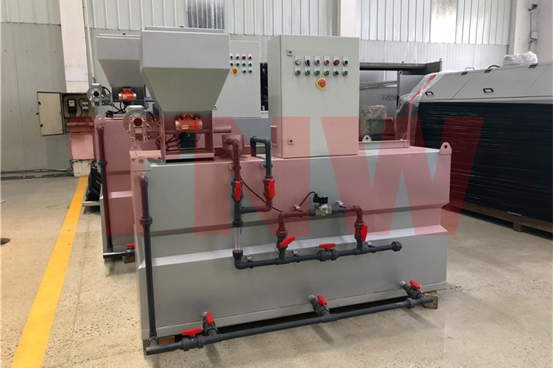 三腔全自動(dòng)加藥裝置